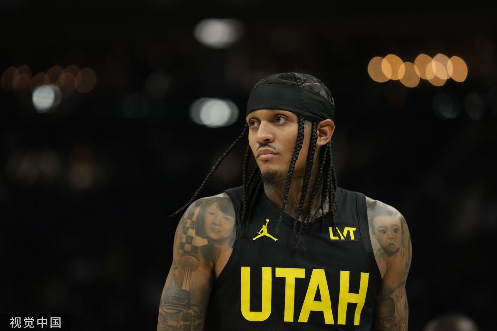 她的站姿与 她的站姿与